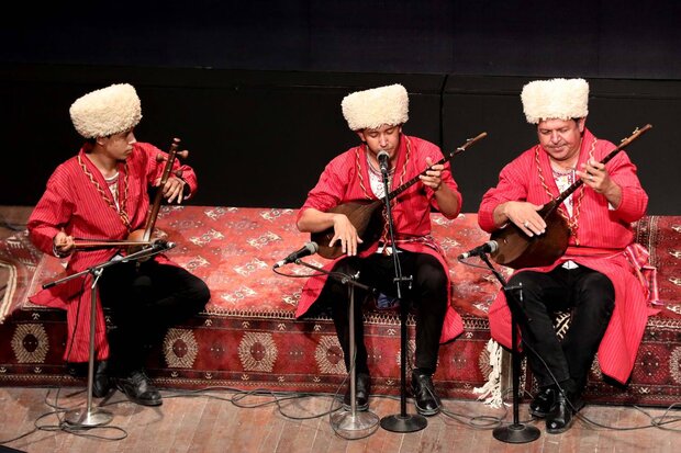 کولاک باخشی‌های ترکمن در شب سوم جشنواره موسیقی فجر